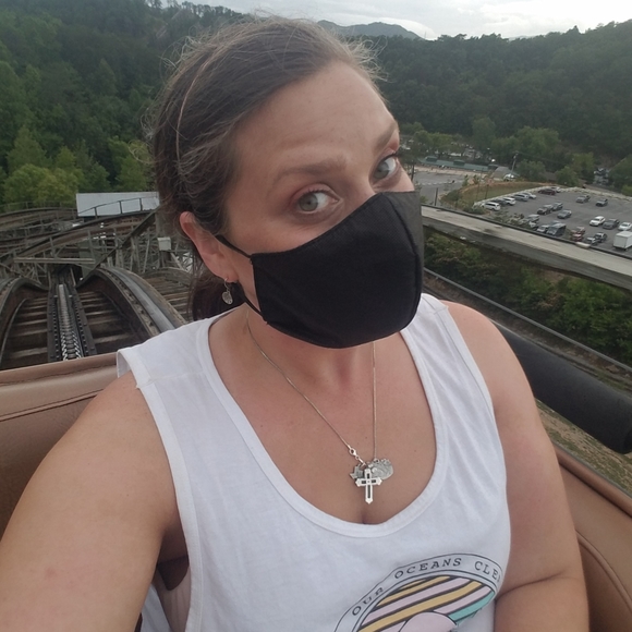 Meet your Posher, Cari - Picture 2 of 8